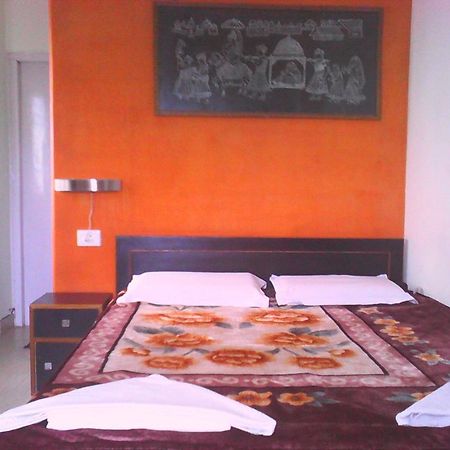 Leela Guest House Varanasi Exterior photo