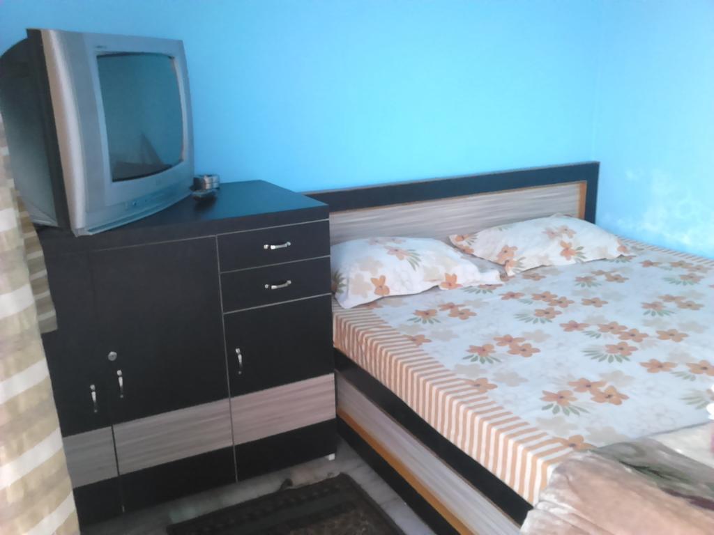 Leela Guest House Varanasi Room photo