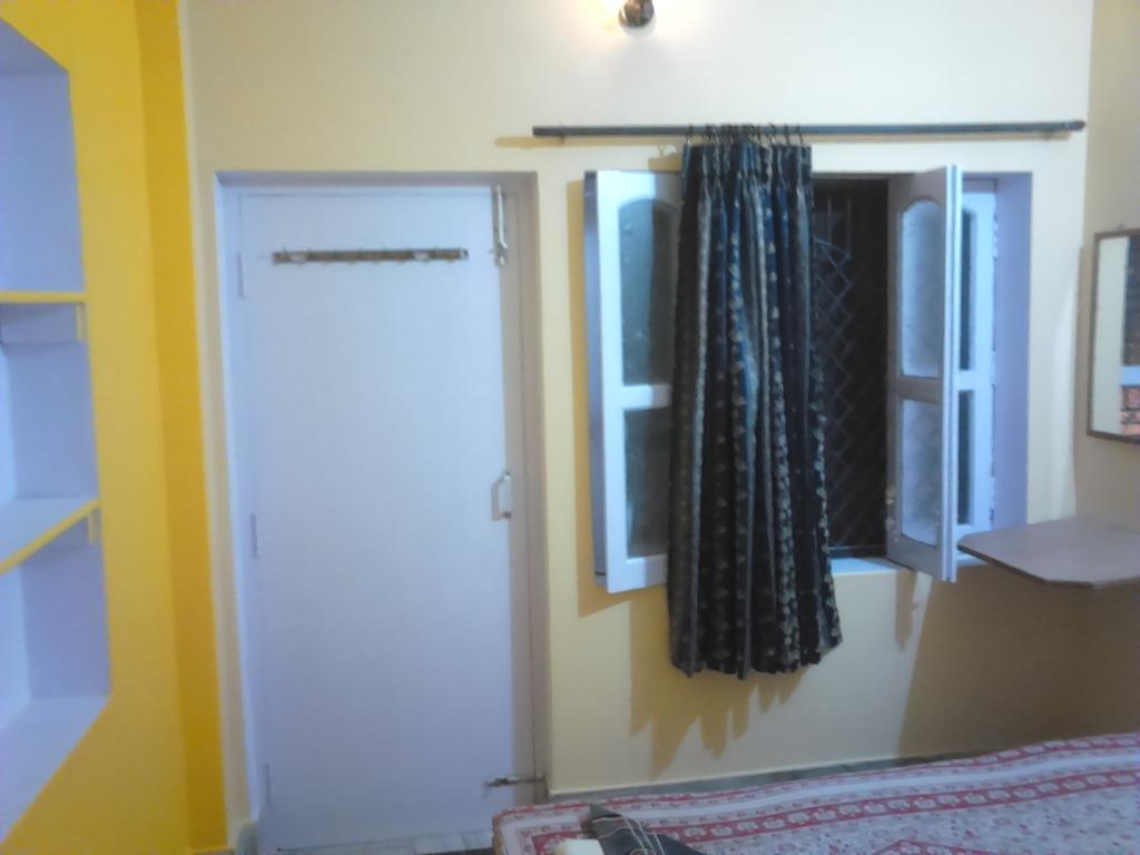 Leela Guest House Varanasi Room photo