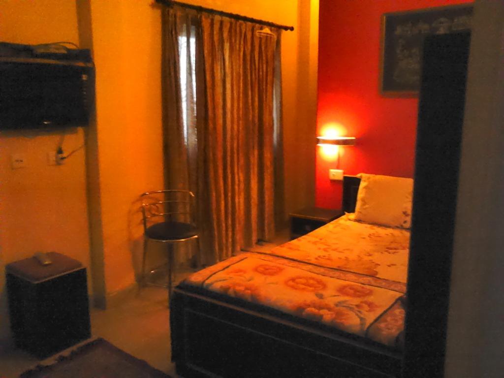 Leela Guest House Varanasi Room photo