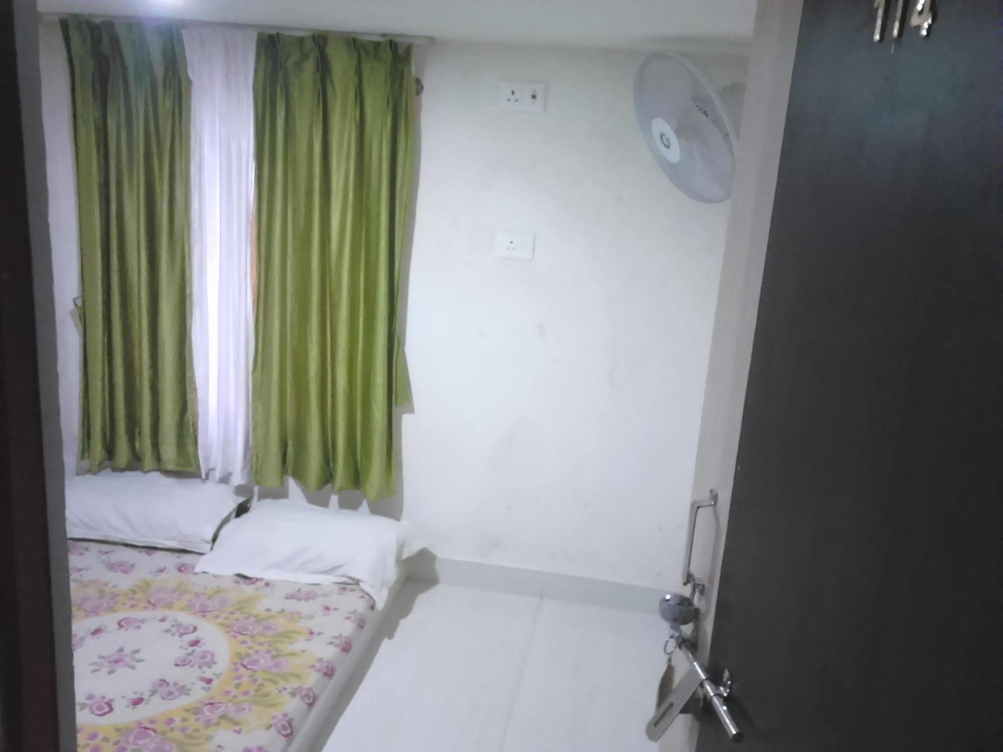 Leela Guest House Varanasi Exterior photo