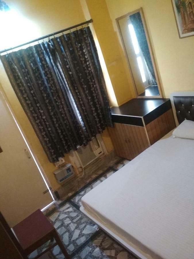 Leela Guest House Varanasi Exterior photo