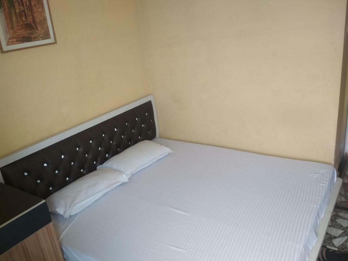 Leela Guest House Varanasi Exterior photo